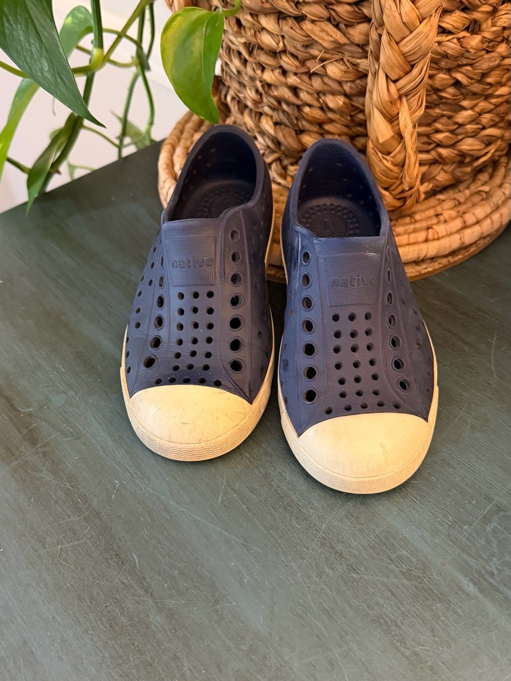 Native kids navy shoes. C9 
In play condition.